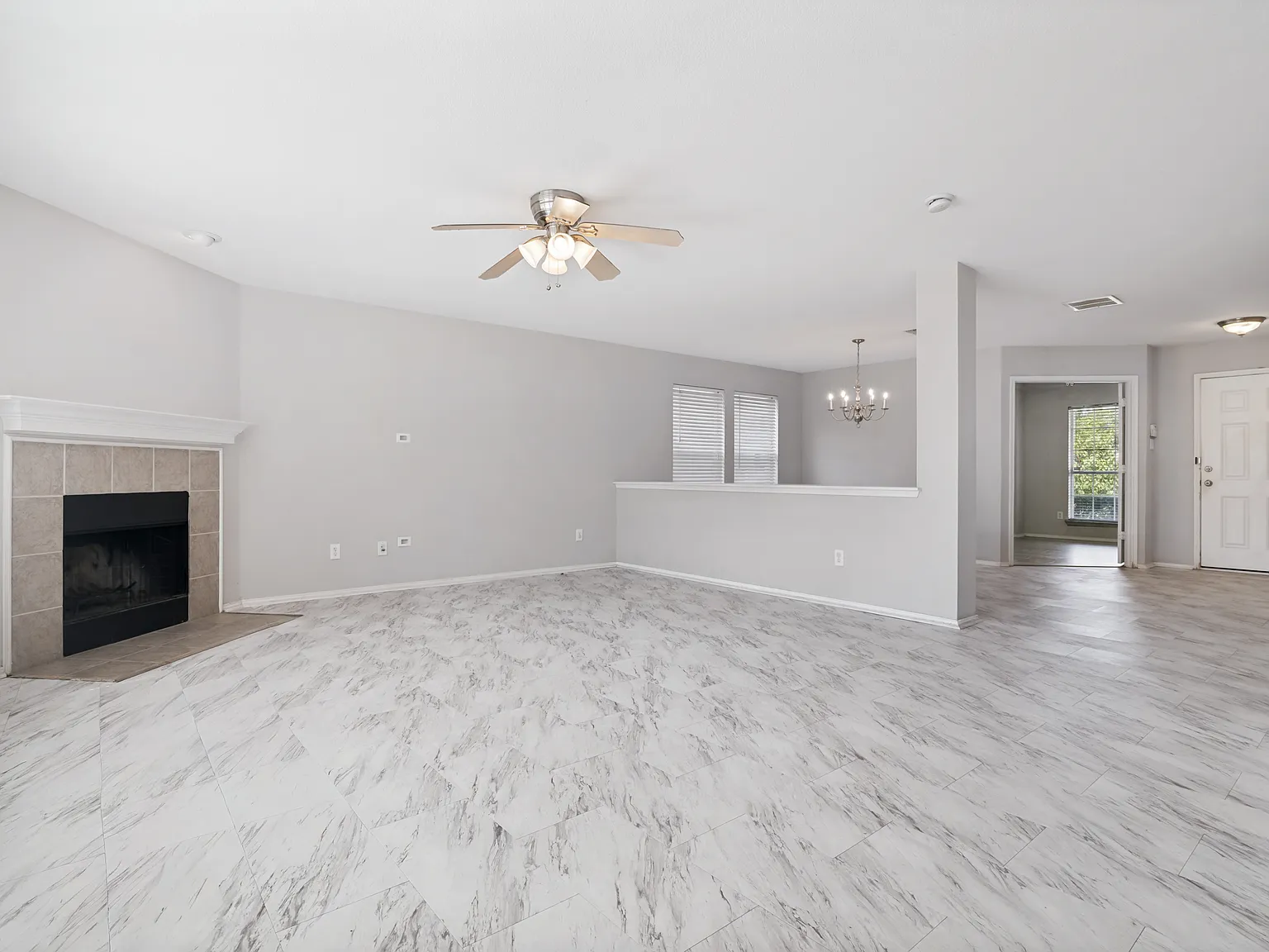 4 bed, 2.5 bath, 2717 sqft, $2,600 — Photo 3