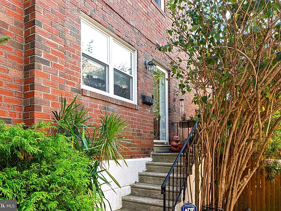 3rd image of 2648 Maxwell St