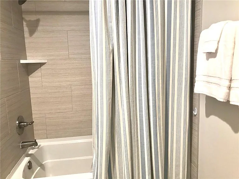 111 Gascoigne Ave #204 — Photo 32