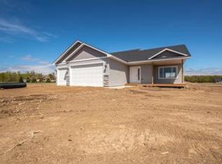 8864 Dolphin Rd, Princeton, MN 55371