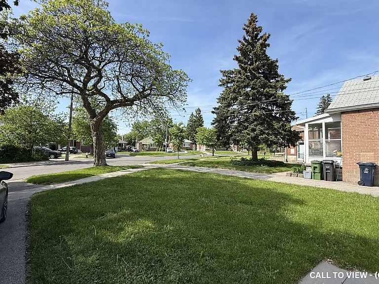 27 Fairfax Cres #1 — Photo 11