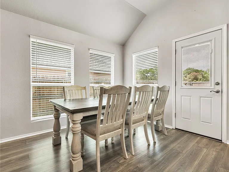 5130 Sagewood Dr — Photo 8