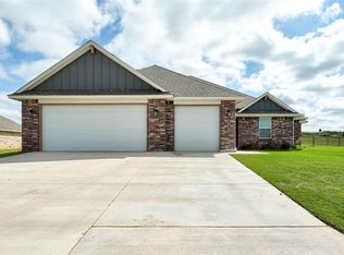 2167 Hux Dr, Blanchard, OK 73010