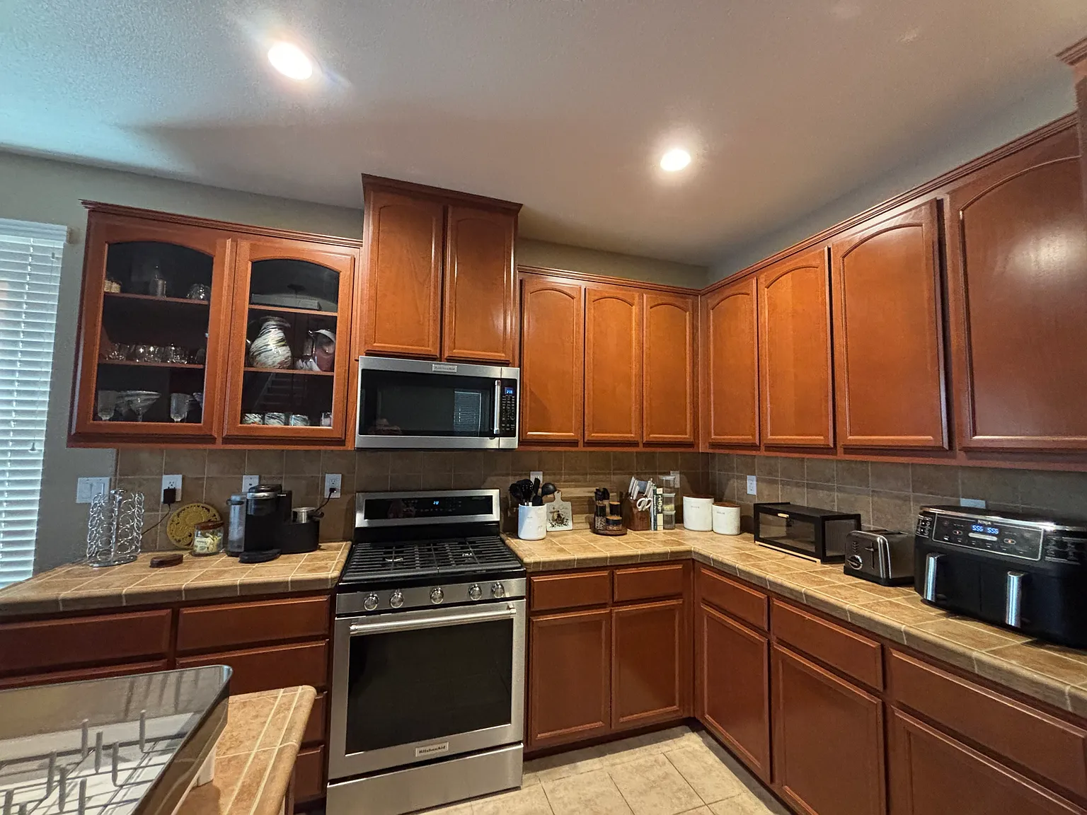 3 bed, 2.5 bath, 1600 sqft, $3,100 — Photo 3