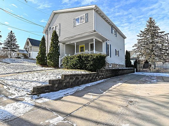 3rd image of 417 James STREET