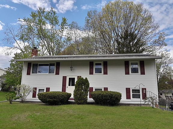 2nd image of 2 Lamplighter Ln