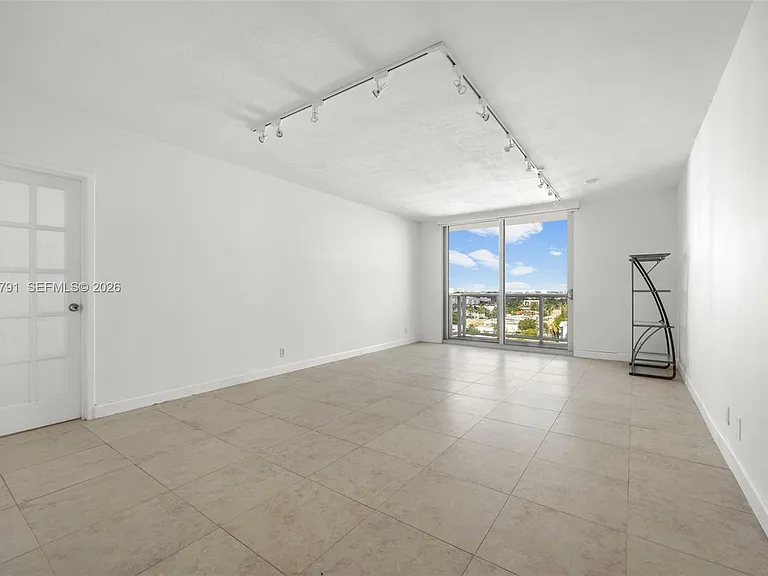 900 Bay Dr #1005 — Photo 22