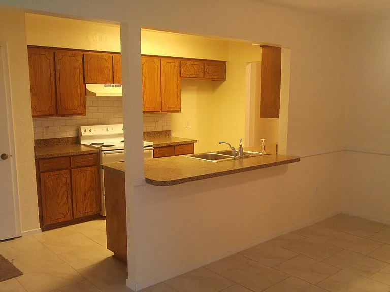 1029 Blue Carriage Ln N — Photo 3