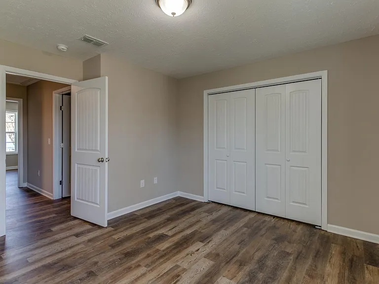 313 N Diagonal St — Photo 25