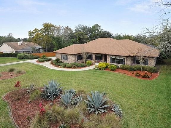 Room to breathe with huge front yard