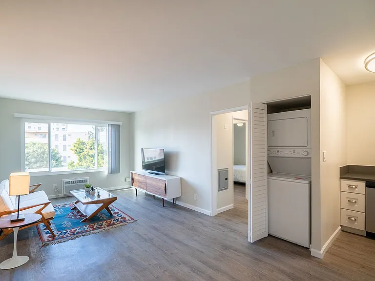Rosemont Heights Apartments! — Photo 2