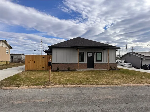 803-1 & 2 North Pl #13, Rogers, AR 72756