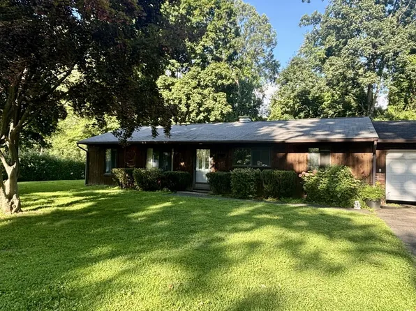 11 Allen Road, Brookfield, CT 06804