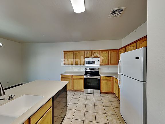3rd image of 1558 E Chelsea Dr