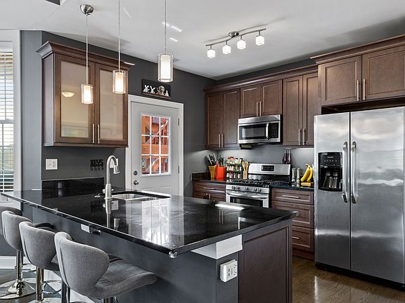 5th image of 3100 N Lawndale Ave #2