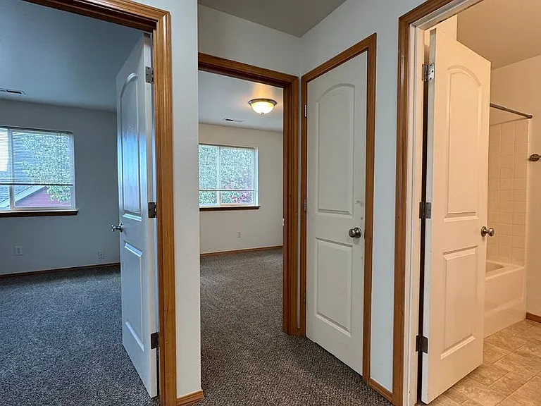 2210 N Clearview Dr — Photo 29