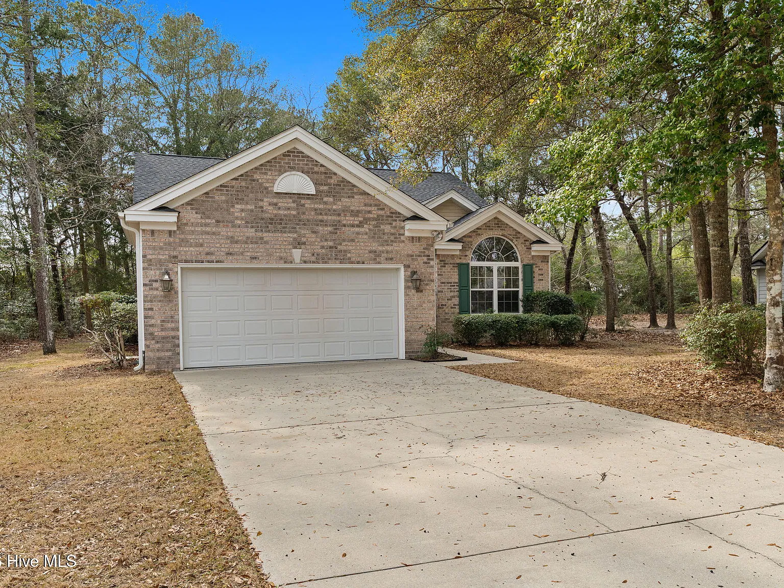 3 bed, 2.0 bath, 1984 sqft, $2,150 — Photo 2