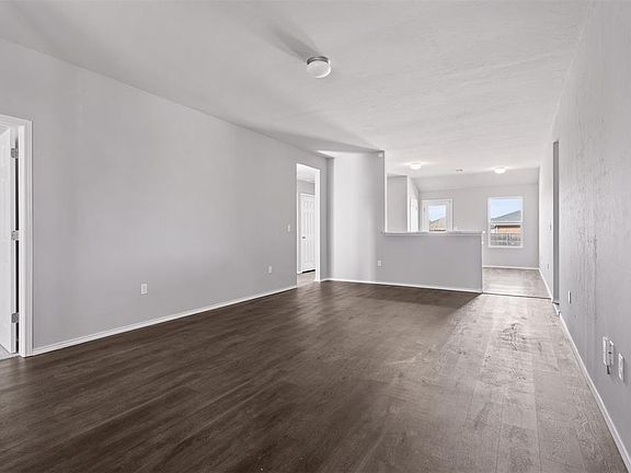 4th image of 1918 Oak Tree Ct