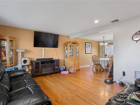 5th image of 11 Sycamore Dr