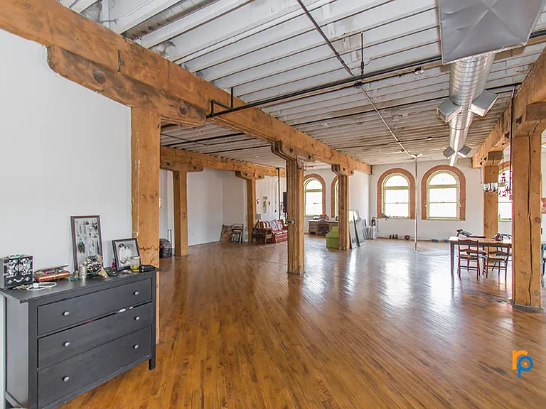 1622 Vine St — Photo 8
