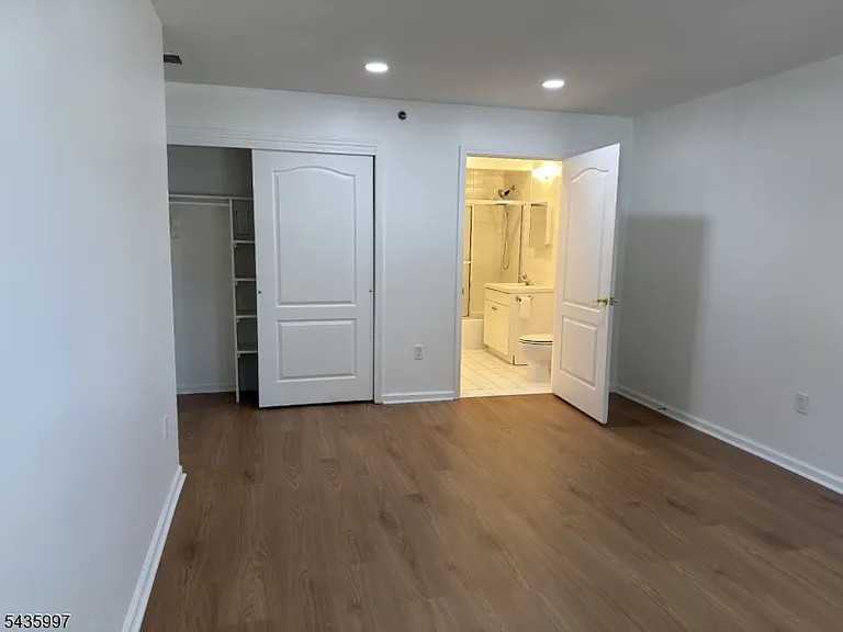 901 Stuyvesant Ave #106 — Photo 16