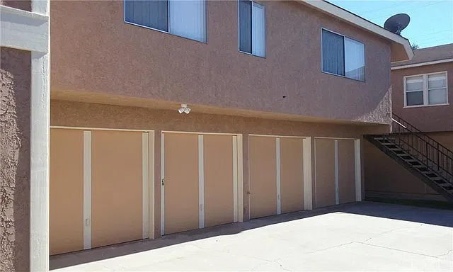 4 Garages, two go to Unit A (direct access to unit), two go to Unit B