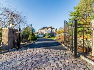 467 Robin Hollow Rd, West Greenwich, RI 02817