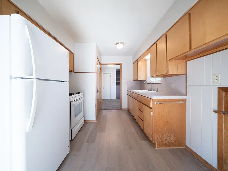 3118 S McLean Blvd — Photo 3