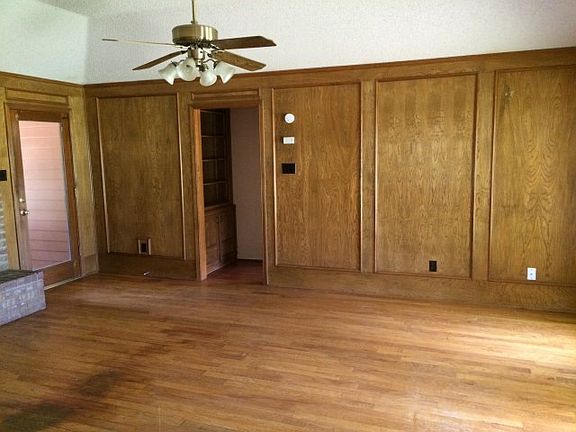 2nd image of 280 Oakwood Dr