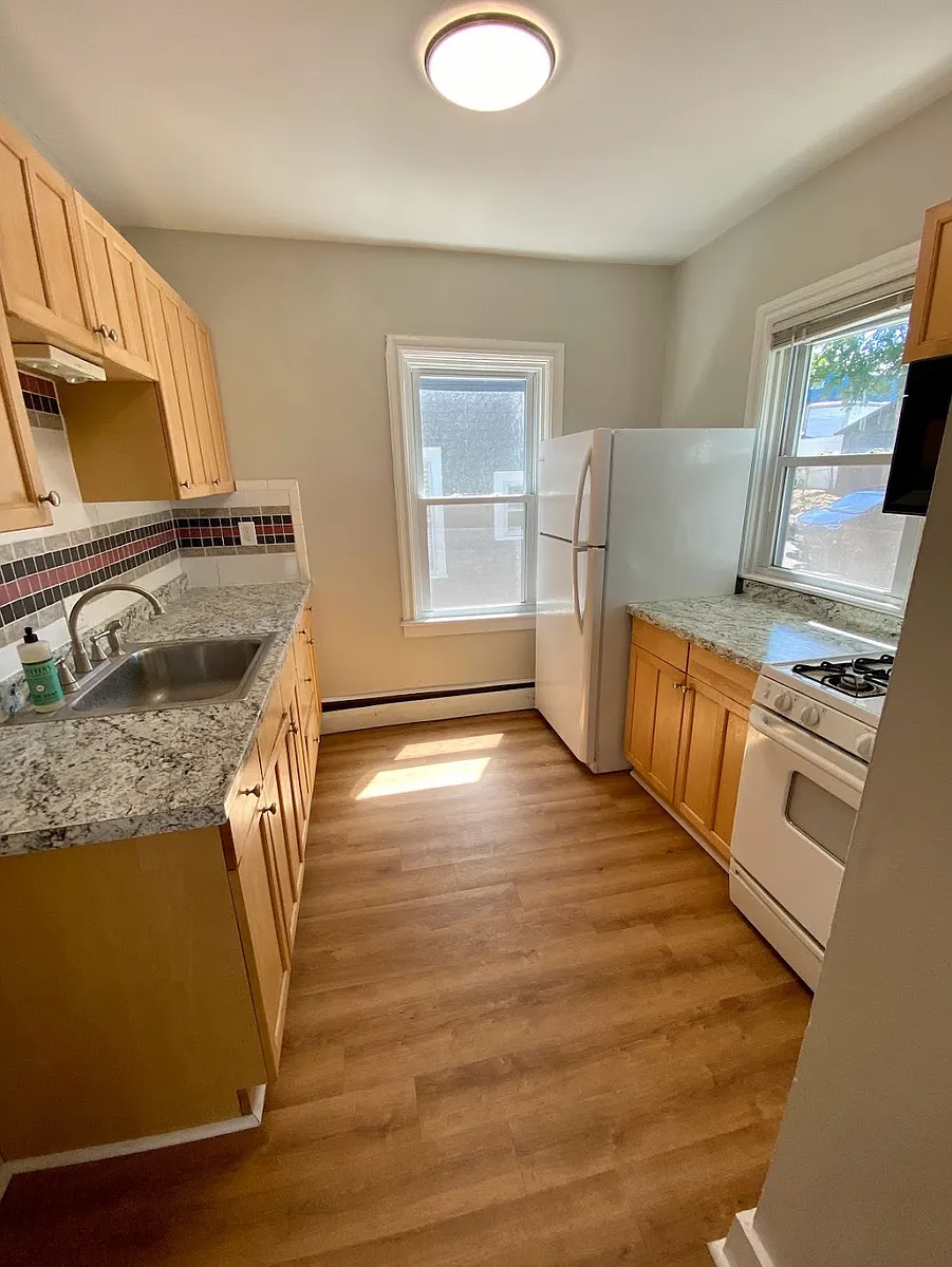 Building Photo - 71 Evergreen St #2