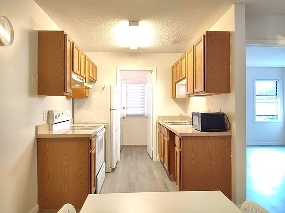 4th image of 801 Burcale Rd APT K-1