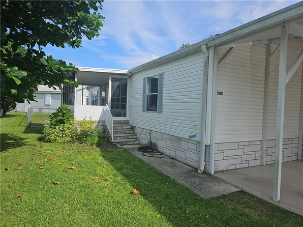 702 Lark Dr, Barefoot Bay, FL 32976