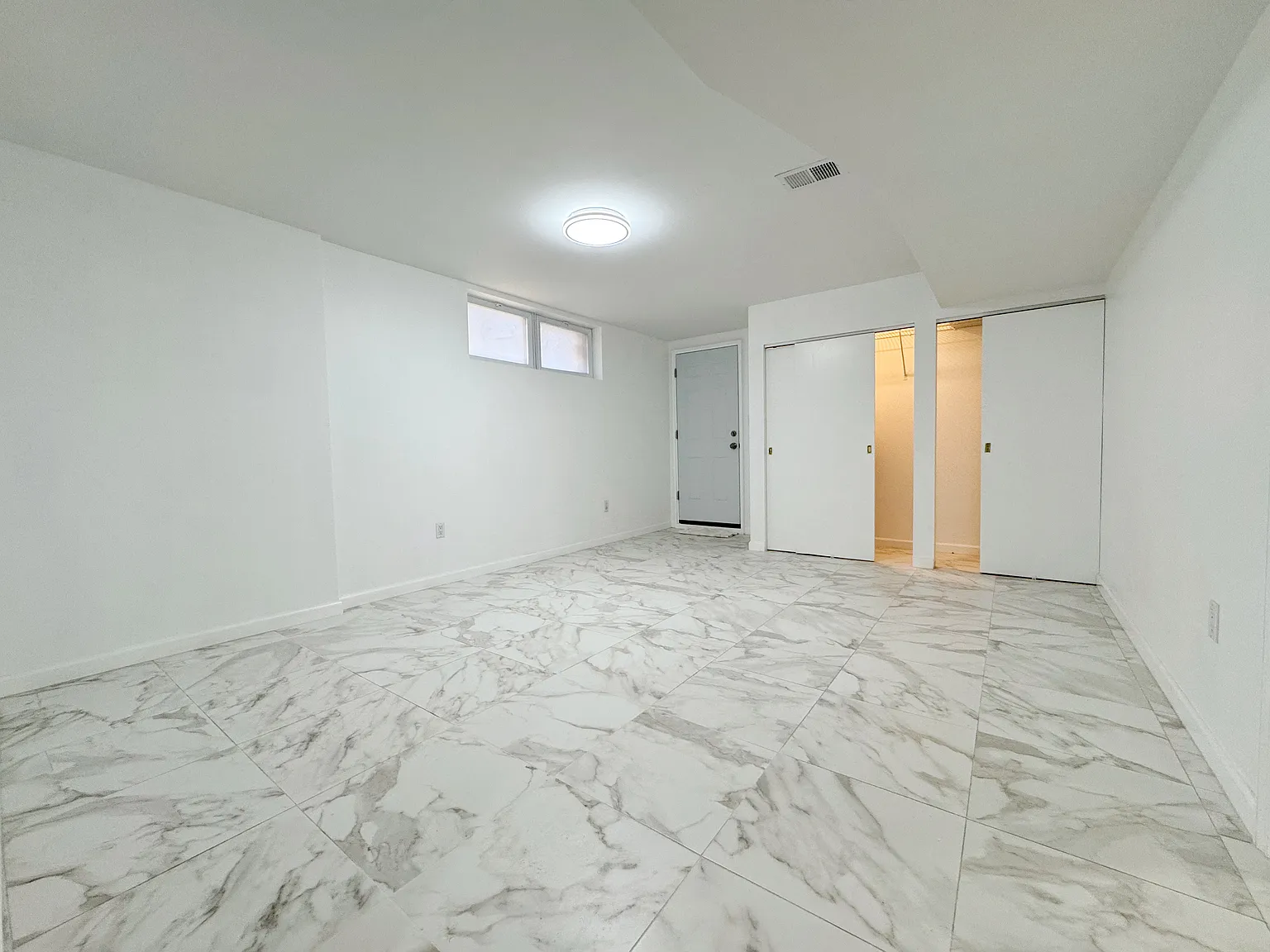 2 bed, 950 sqft, $2,300 — Photo 3