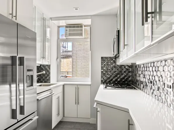 15 West 81st Street image 5 of 15