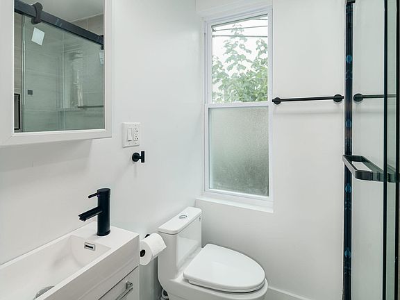 Small full bathroom