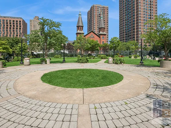 210 East Broadway image 12 of 19