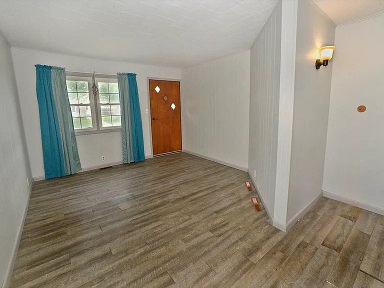 1105 W Lafayette St — Photo 3