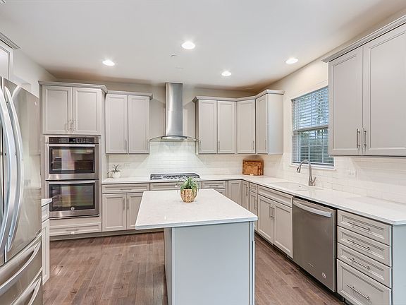 5th image of 1612 Bur Oak Dr