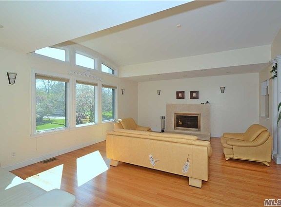 5th image of 28 Hillcrest Dr