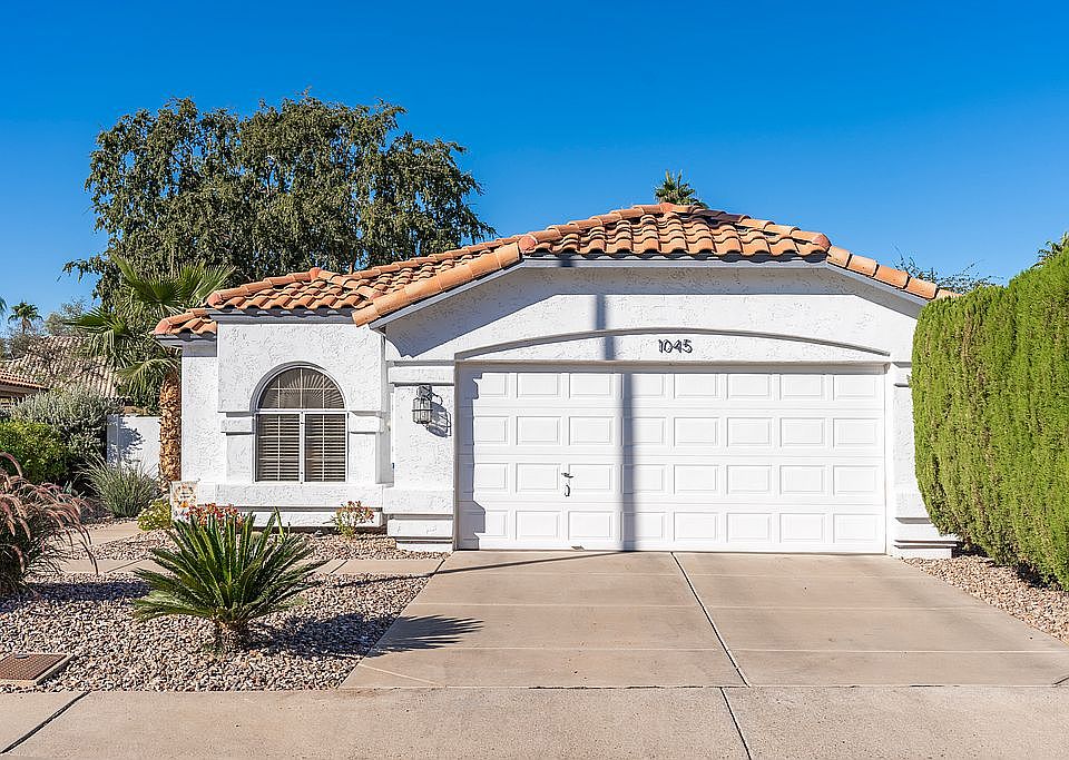 1st image of 1045 W Cantebria Dr
