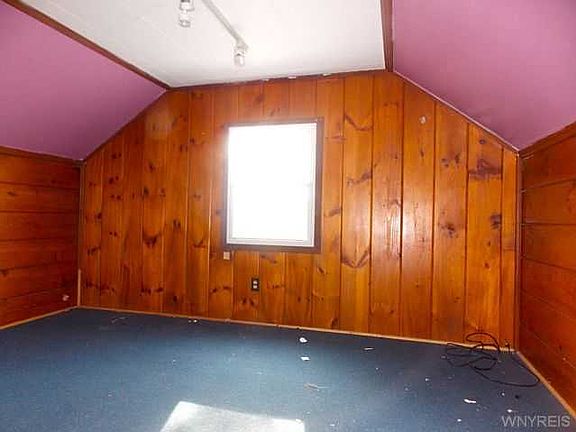 5th image of 87 Phyllis Ave