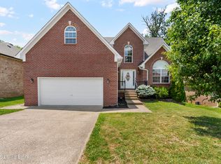 207 River Edge Dr, Shepherdsville, KY 40165