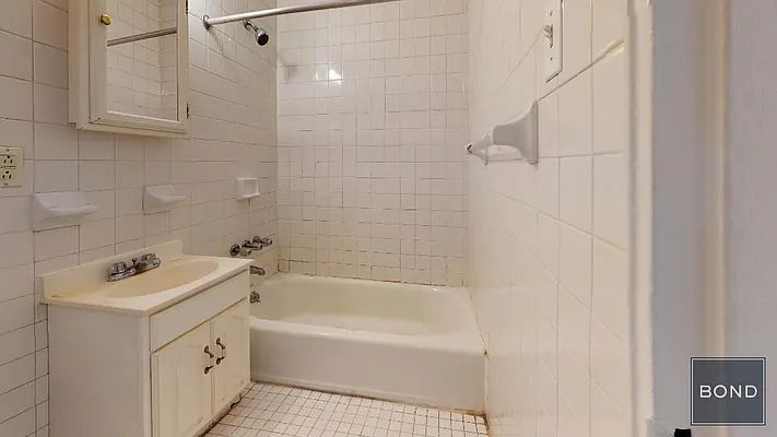 Rented by Bond New York | media 5