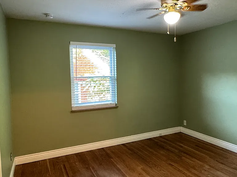 905 Highland Ave — Photo 2