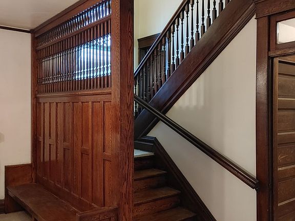 3rd image of 1000 Swann St