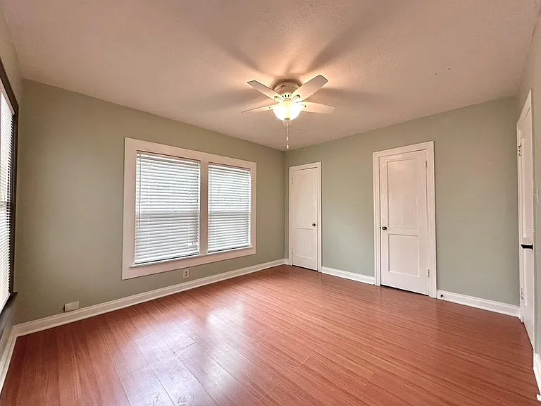914 E 39th St #1 — Photo 11