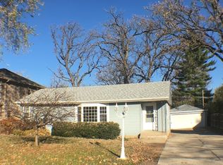 1902 W Indian Ridge Dr, McHenry, IL 60051