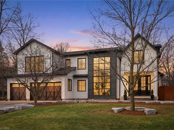 136 Rockcliffe Rd, Hamilton, ON L9H 7H3