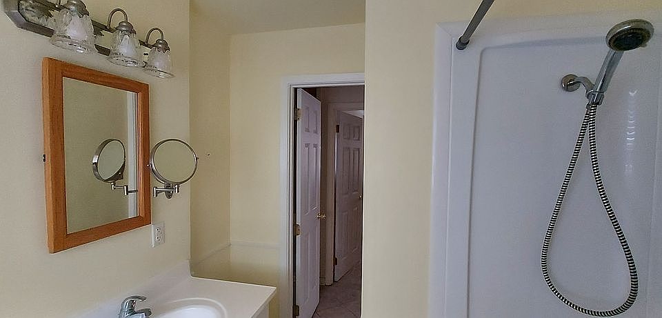 2nd image of 98 Barth St