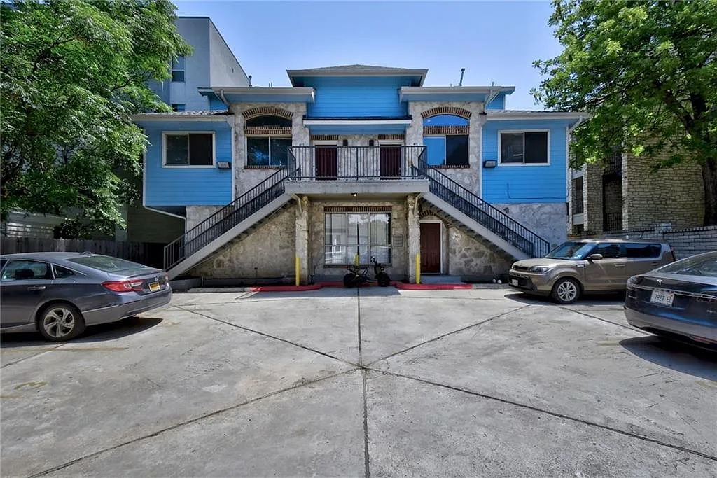 4 bed, 1460 sqft, $2,595 — Photo 1